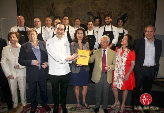 El acto de presentación del libro contó con la presencia del presidente de la Real Academia Española de Gastronomía, Rafael Ansón, y del chef Mario Sandoval